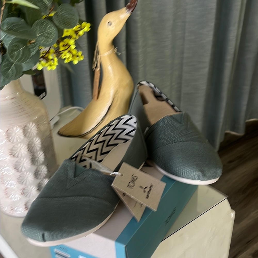 Toms Green Casual Flats with Chevron Design